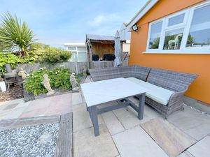 Merrilees Crescent- click for photo gallery